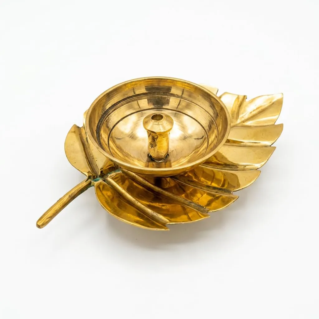 Leaf Oil Lamp Diya for Pooja – Brass Traditional Diya Lamp for Home Temple, Festival Decor, Diwali Diya